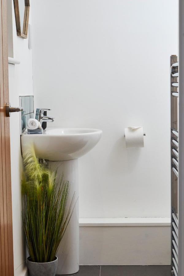 The Nutcracker Suite - Self Check-In, Self-Catering Apartment For East Midlands Airport Kegworth Exterior photo